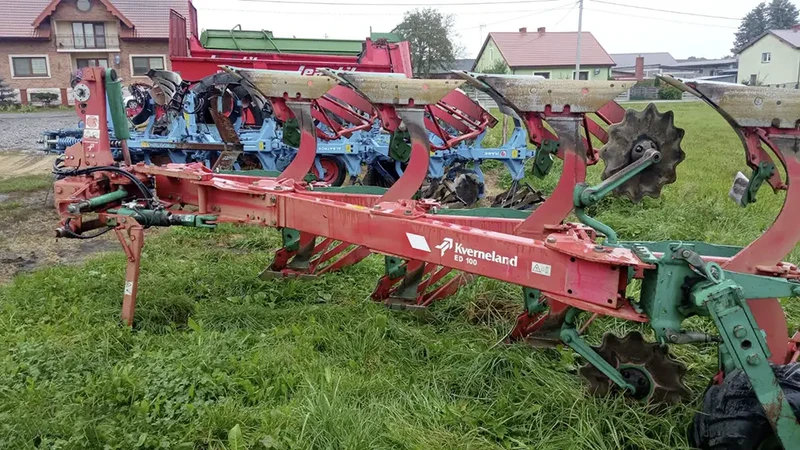 Pług Kverneland ED100, zmienna szerokość orki, liniowanie, koło transportowe. 
W ofercie również inne pługi: Lemken, 
Kverneland, Rabewerk i brony talerzowe. 
Cisew, Wielkopolska. Tel. 605 643 323.