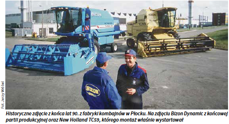 Historyczne zdjęcie z końca lat 90. z fabryki kombajnów w Płocku. Na zdjęciu Bizon Dynamic z końcowej partii produkcyjnej oraz New Holland TC59, którego montaż właśnie wystartował